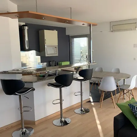 Appartement Appt 4 Pers, Centre-ville à Pieds, 300m, Aperçu Mer, Très Calme Parking Privé, Possibilité Garage Et Location Vélos électriques