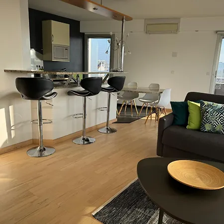 Appt 4 Pers, Centre-ville A Pieds, 300m, Apercu Mer, Tres Calme Parking Prive, Possibilite Garage Et Location Velos Electriques Apartament *